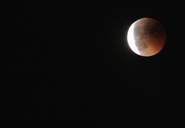 Eclisse Totale Centrale di Luna